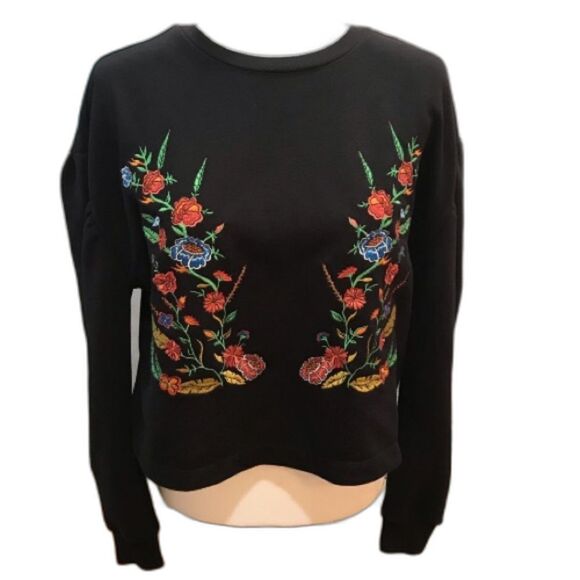 Romeo & Juliet Couture Embroidered Floral Cropped Sweatshirt Black Sz M - Picture 1 of 11